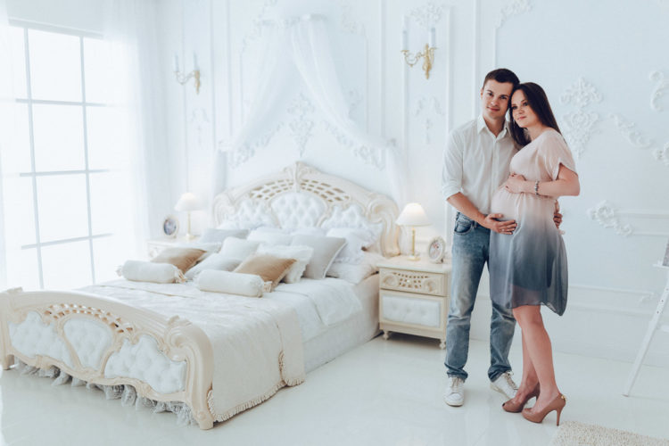 Фотосессия беременных Киев, Лав Cтори ( Love Story ), скмейная в фотостудии Рококо ( студийная )
