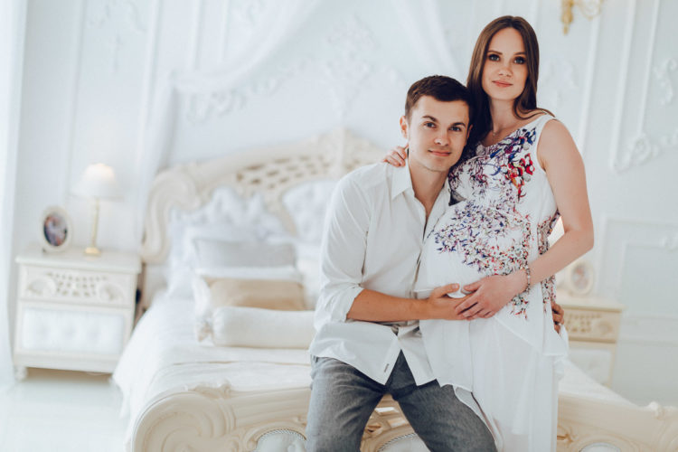 Фотосессия беременных Киев, Лав Cтори ( Love Story ), скмейная в фотостудии Рококо ( студийная )