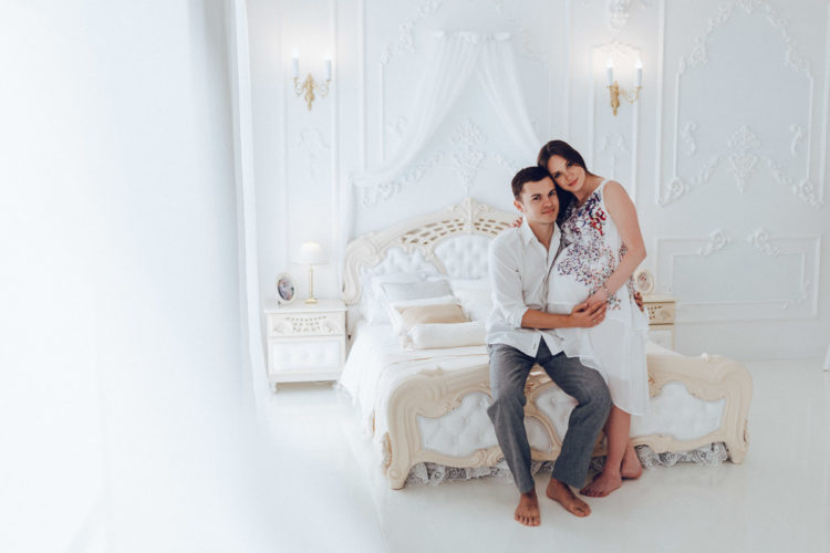 Фотосессия беременных Киев, Лав Cтори ( Love Story ), скмейная в фотостудии Рококо ( студийная )