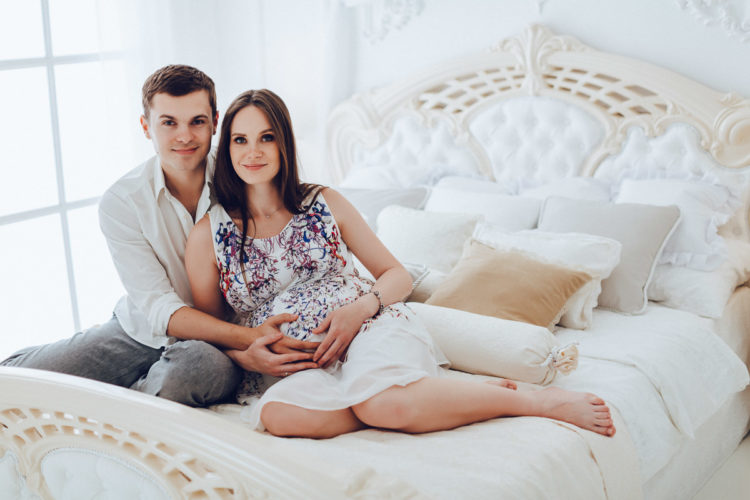 Фотосессия беременных Киев, Лав Cтори ( Love Story ), скмейная в фотостудии Рококо ( студийная )