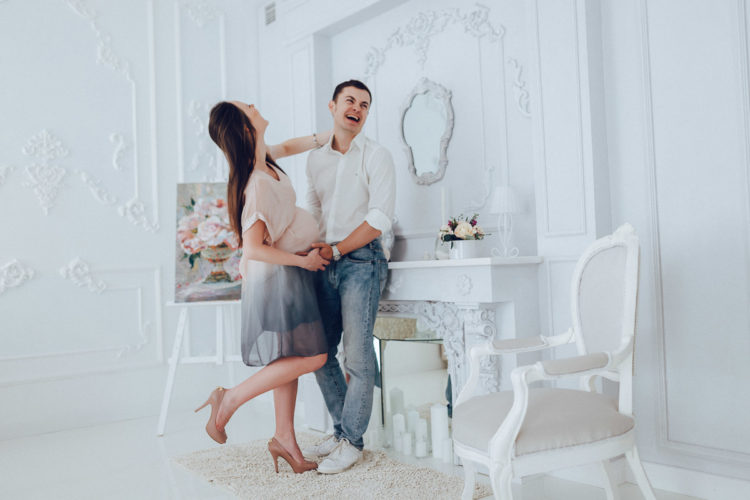 Фотосессия беременных Киев, Лав Cтори ( Love Story ), скмейная в фотостудии Рококо ( студийная )